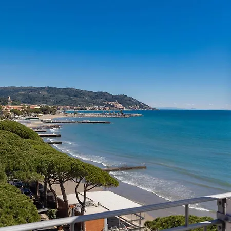 B&B Hotel Diano Marina Palace Exterior photo