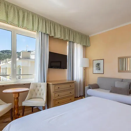 B&B Hotel Diano Marina Palace Exterior photo
