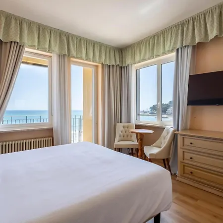 B&B Hotel Diano Marina Palace Exterior photo